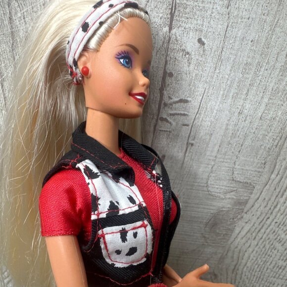 1997 Barbie Dalmatian Gift Set Doll With Dalmatian Puppy & Accessories By Mattel - Picture 2 of 7